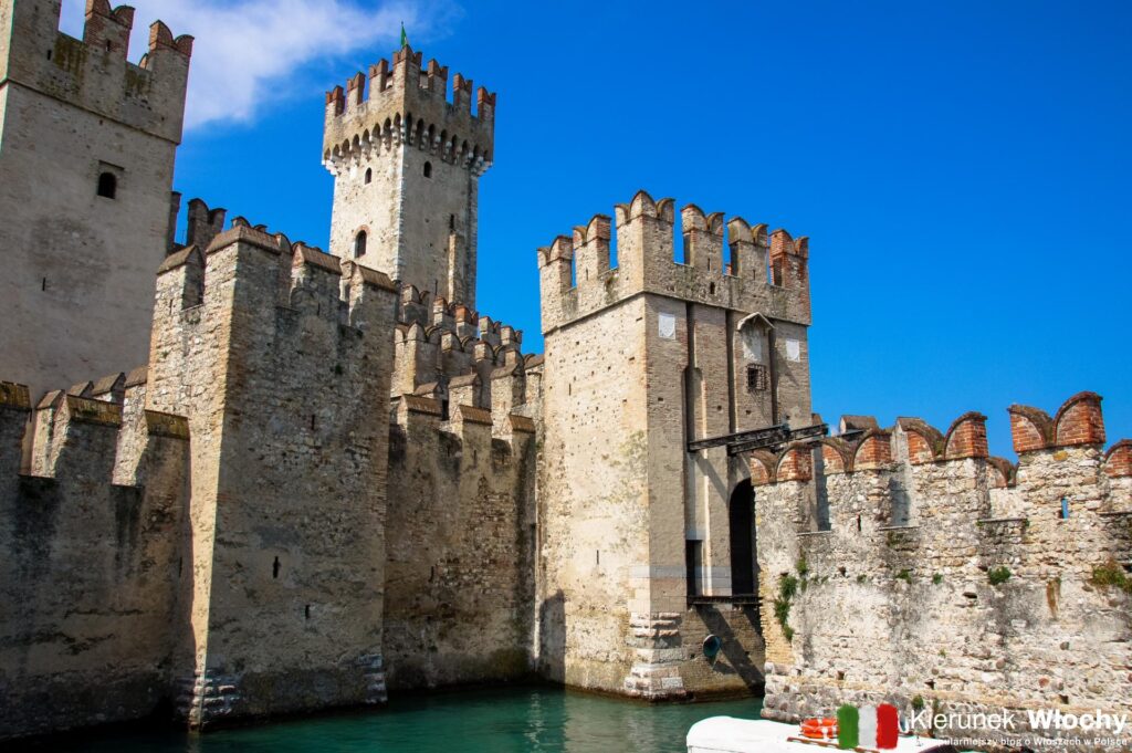 Zamek w Sirmione w Lombardii, Włochy (fot. Łukasz Ropczyński, kierunekwlochy.pl)