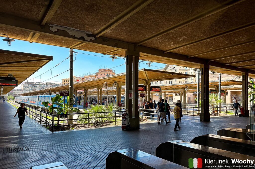 jak dojechać z Rzymu nad morze do Lido di Ostia? Bezpośrednią kolejką ze stacji Roma Porta San Paolo (fot. Łukasz Ropczyński, kierunekwlochy.pl)