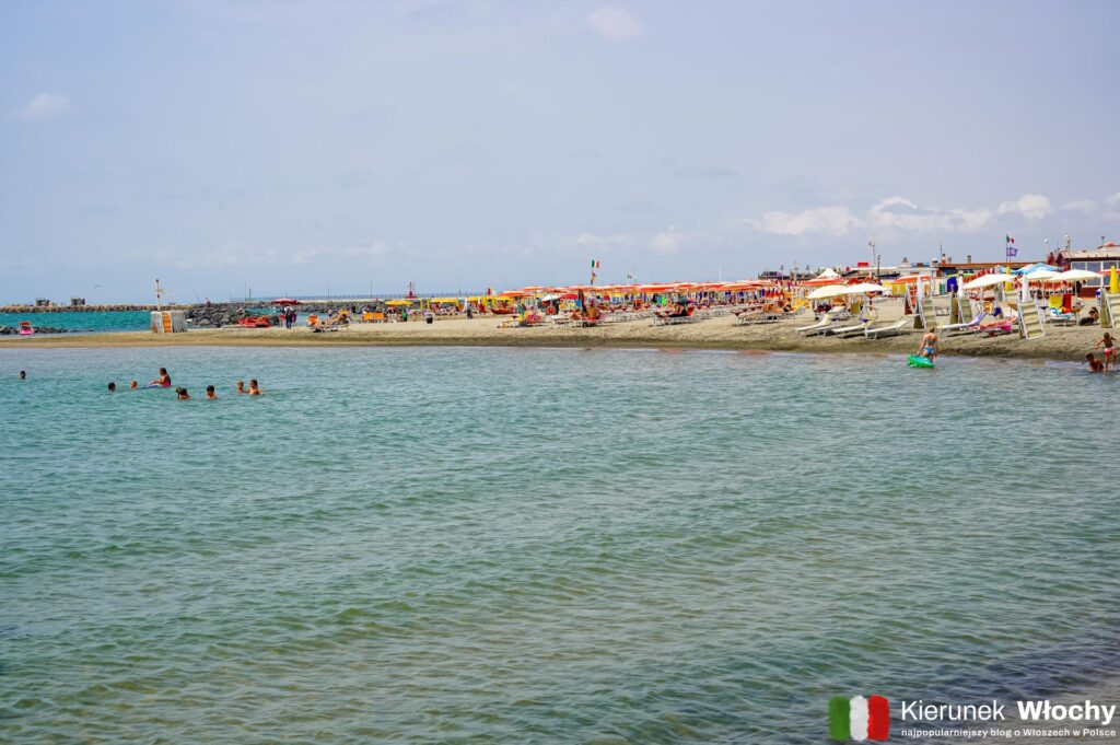 jedna z płatnych plaż w Lido di Ostia, Rzym, Włochy (fot. Łukasz Ropczyński, kierunekwlochy.pl)