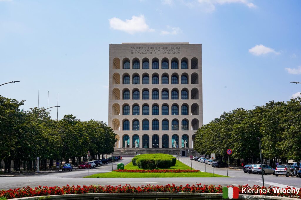 Palazzo della Civiltà Italiana nazywane też Kwadratowym Koloseum, EUR, Rzym (fot. Łukasz Ropczyński, kierunekwlochy.pl)
