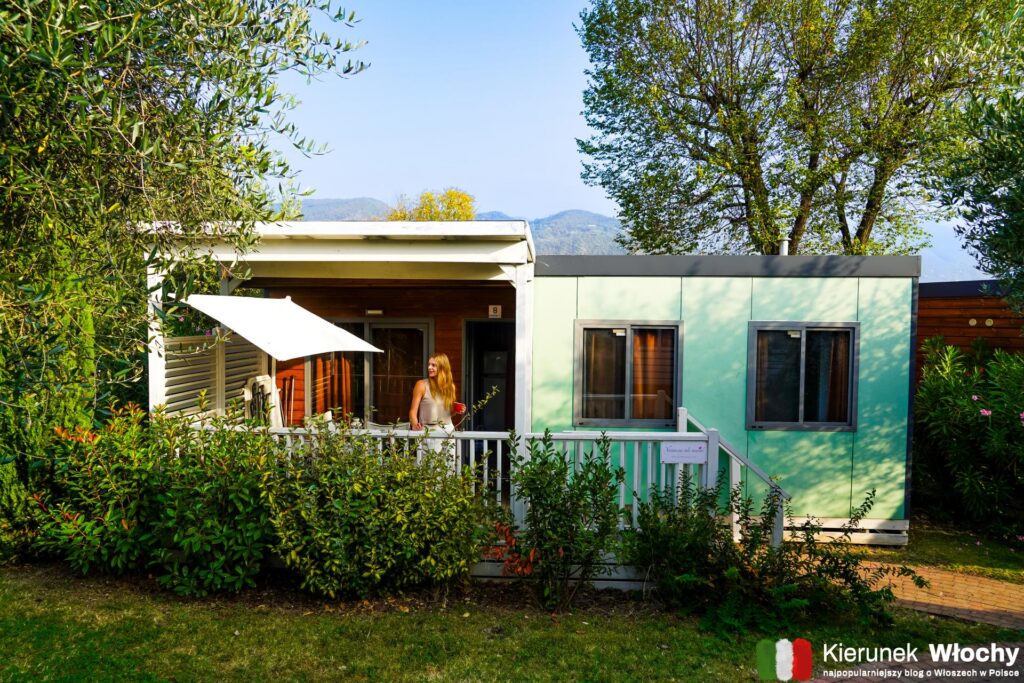 nasz domek na Weekend Glamping Resort w San Felice del Benaco, tuż obok Salò, jezioro Garda, Włochy (fot. Łukasz Ropczyński, kierunekwlochy.pl)