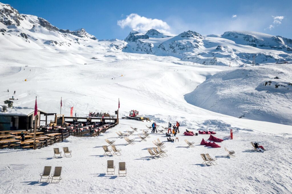 ośrodek narciarski Breuil-Cervinia w Dolinie Aosty we Włoszech, jak zminimalizować koszt wyjazdu na narty do Włoch