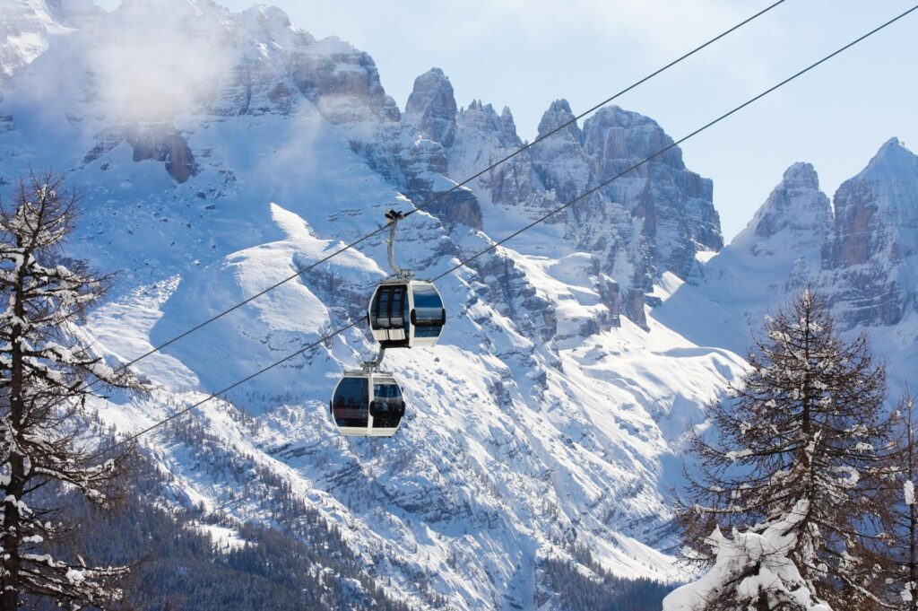 wyciąg gondolowy w Madonna di Campiglio, Włochy