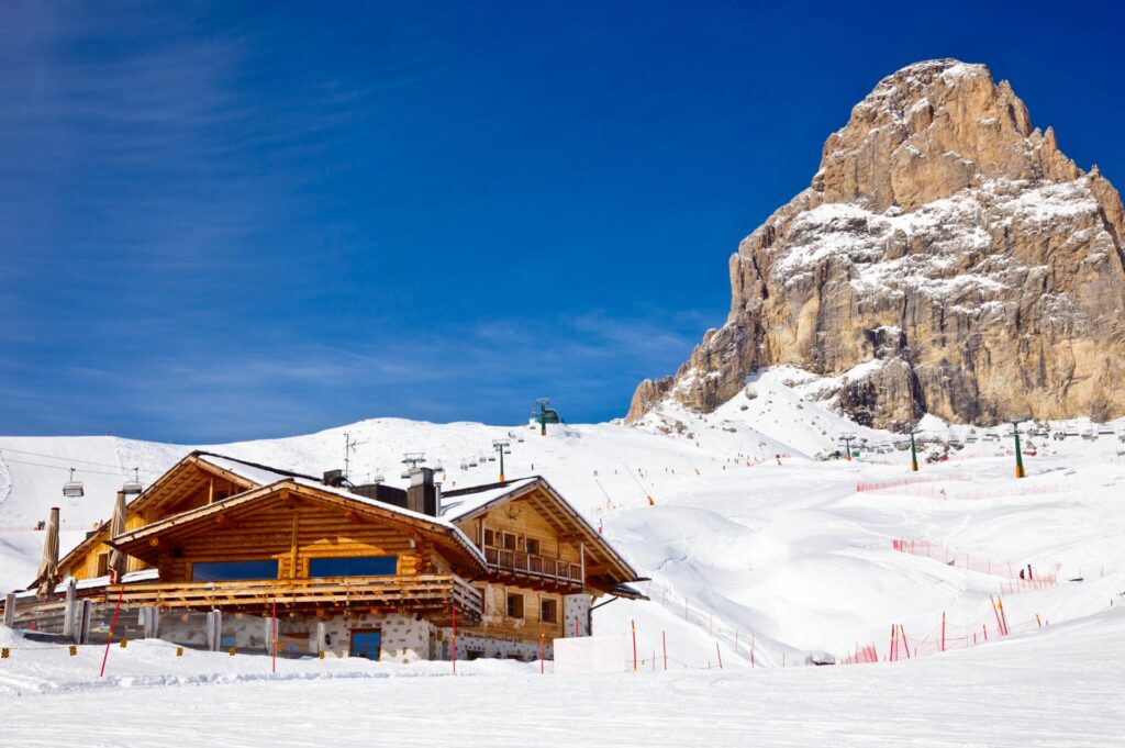 ośrodek narciarski w dolinie Val di Fassa we Włoszech