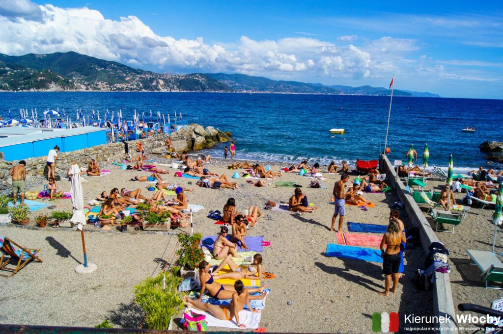 bezpłatna plaża naprzeciwko parkingu Miramare w Santa Margherita Ligure, Liguria, Włochy (fot. Łukasz Ropczyński, kierunekwlochy.pl)