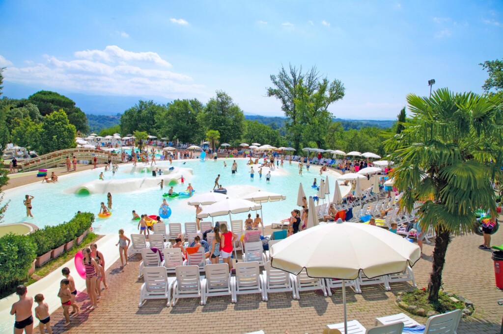baseny na kempingu Hu Norcenni Girasole Club (fot. Eurocamp Polska)