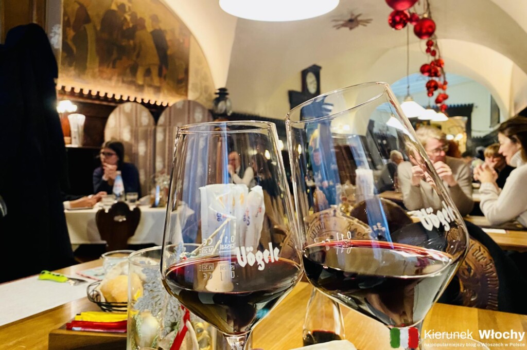 nasz Lagrein w restauracji Vogele w Bolzano, czerwone wina Południowego Tyrolu (fot. Łukasz Ropczyński, kierunekwlochy.pl)