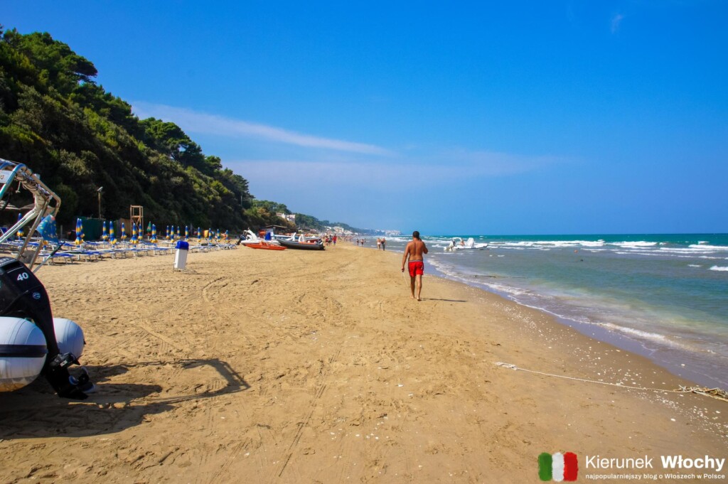 miejska plaża Lido Ponente w Rodi Garganico, półwysep Gargano (fot. Łukasz Ropczyński, kierunekwlochy.pl)