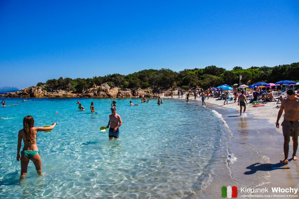 plaża Capriccioli, Szmaragdowe Wybrzeże, Sardynia, Włochy (fot. Łukasz Ropczyński, kierunekwlochy.pl)