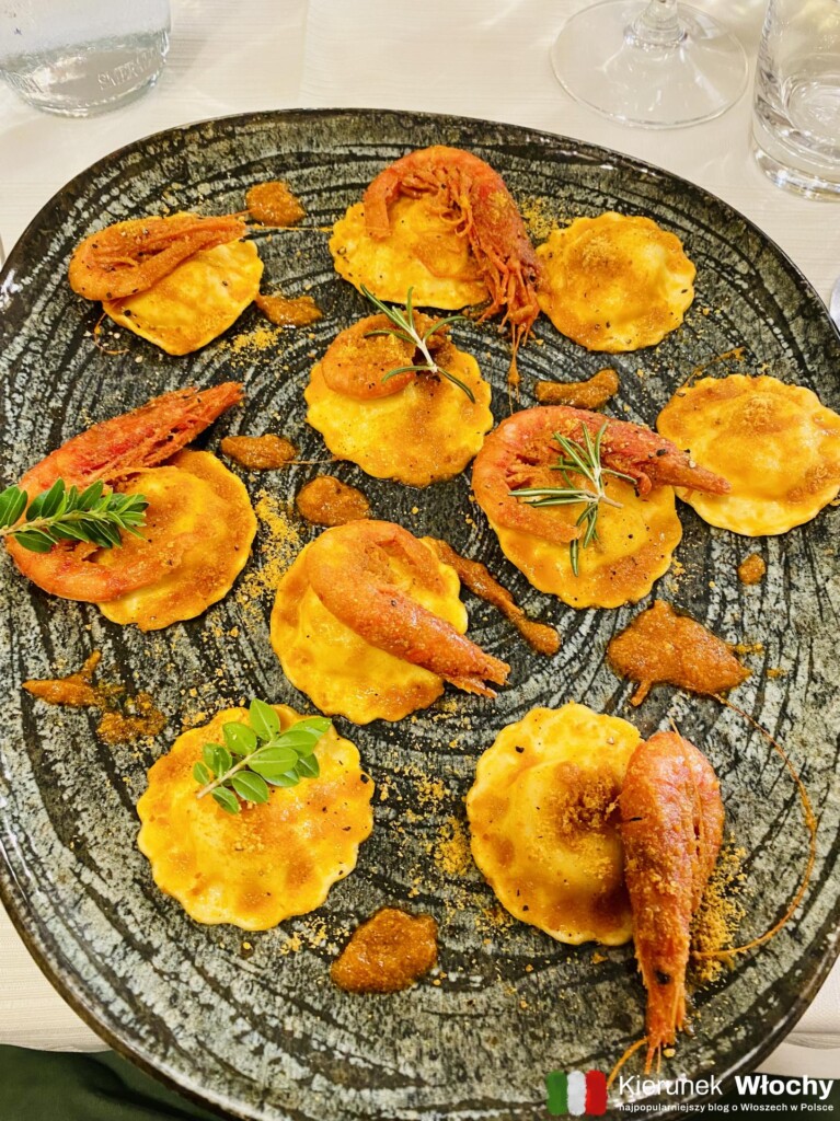 ravioli di ricotta con gamberi e bottarga w Trattoria Lo Romanì, Alghero, Sardynia (fot. Łukasz Ropczyński, kierunekwlochy.pl)