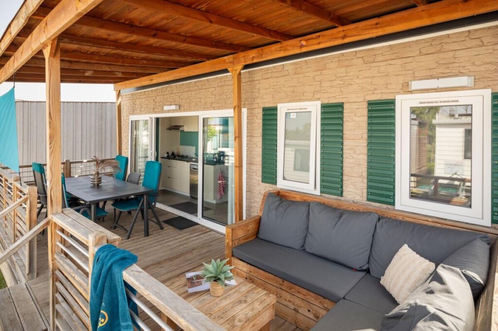 domek Premium Plus Lounge (fot. materiały Roan Luxury Camping Holidays)