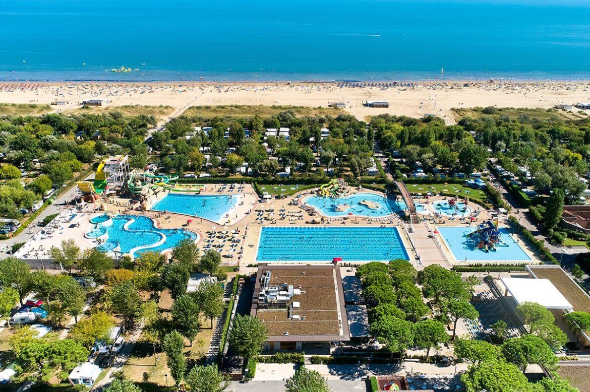 Najlepsze kempingi Roan we Włoszech z domkami Roan Luxury Camping Holidays. Na zdjęciu 5-gwiazdkowy kemping Marina di Venezia na wybrzeżu Adriatyku koło Wenecji (fot. materiały Roan Luxury Camping Holidays) Najlepsze kempingi Roan we Włoszech z domkami Roan Luxury Camping Holidays. Na zdjęciu 5-gwiazdkowy kemping Marina di Venezia na wybrzeżu Adriatyku koło Wenecji (fot. materiały Roan Luxury Camping Holidays)