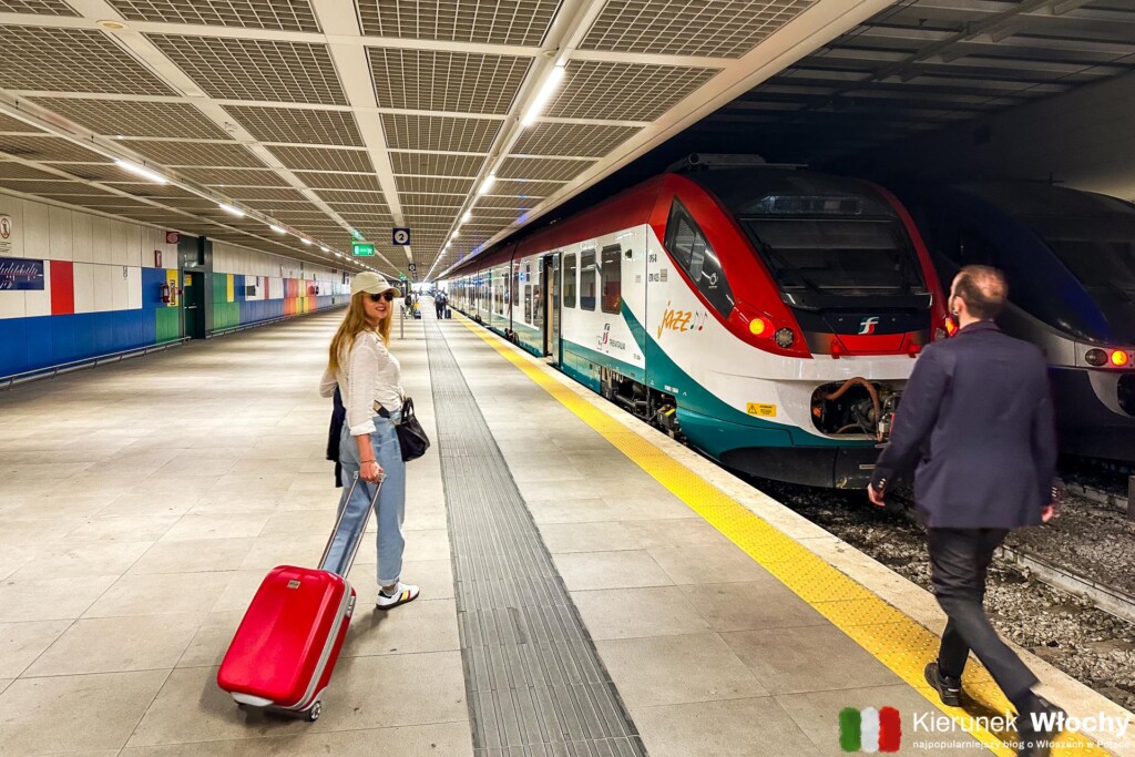 pod lotniskiem w Palermo znajduje się stacja, z której pociagiem można dojechać do centrum miasta (fot. Łukasz Ropczyński, kierunekwlochy.pl)
