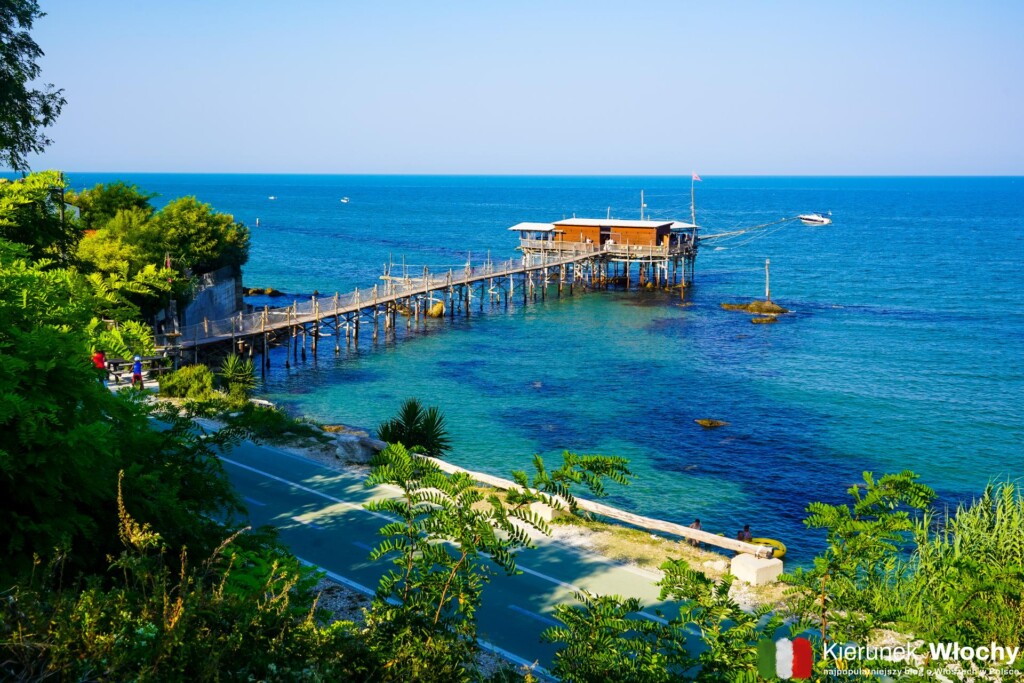 droga rowerowa wzdłuż wybrzeża Costa dei Trabocchi, Abruzja, Włochy (fot. Łukasz Ropczyński, kierunekwlochy.pl)