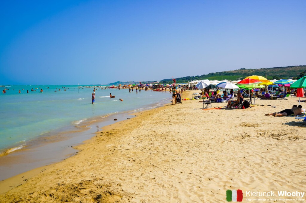 plaża w Torino di Sangro Marina, Costa dei Trabocchi, wybrzeże Abruzji, Włochy (fot. Łukasz Ropczyński, kierunekwlochy.pl)