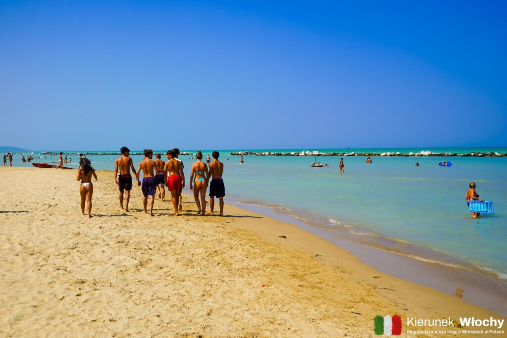 plaża w Le Morge w Torino di Sangro Marina, Costa dei Trabocchi, wybrzeże Abruzji, Włochy (fot. Łukasz Ropczyński, kierunekwlochy.pl)
