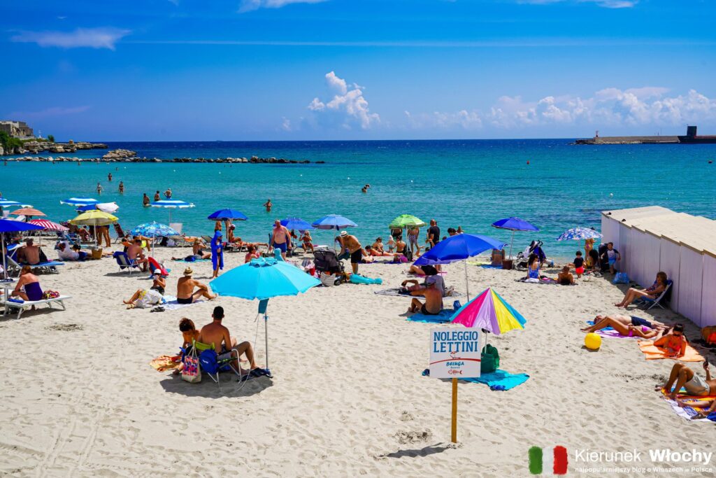 miejska plaża znajdująca się przy historycznym centrum Otranto (fot. Łukasz Ropczyński, kierunekwlochy.pl)