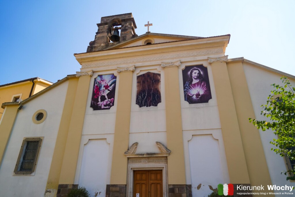 XVI-wieczny kościół Świętych Kosmy i Damiana w Roccascalegna, Abruzja, Włochy (fot. Łukasz Ropczyński, kierunekwlochy.pl)