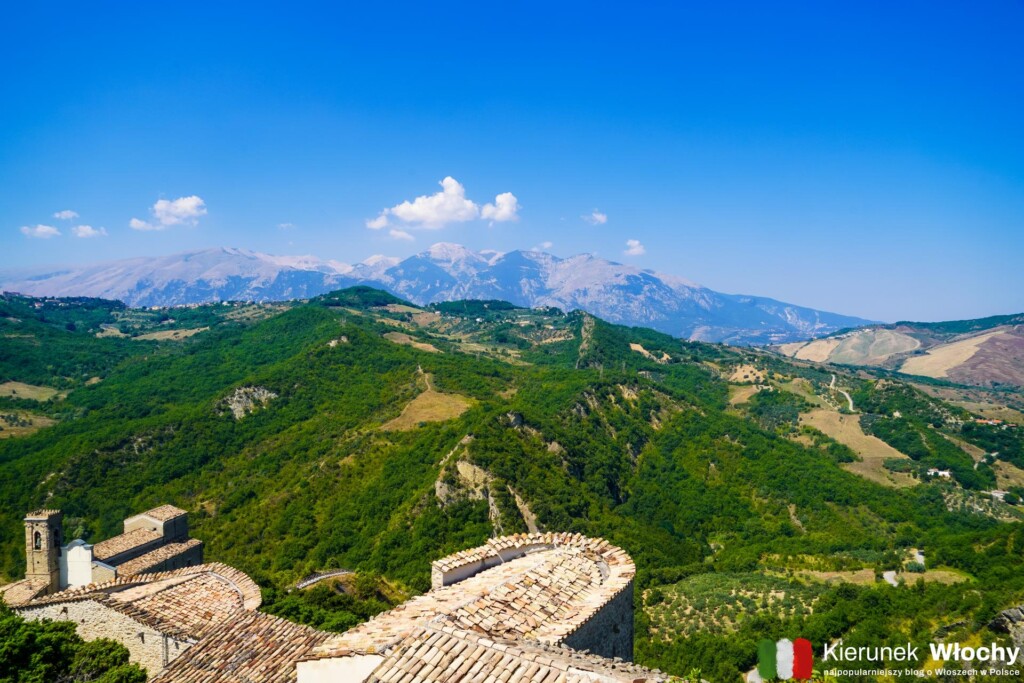 widok z zamku w Roccascalegna, Abruzja, Włochy (fot. Łukasz Ropczyński, kierunekwlochy.pl)