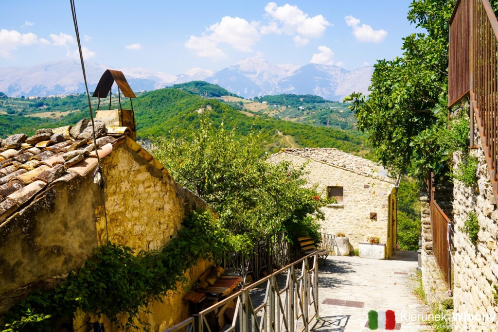 Roccascalegna, Abruzja, Włochy (fot. Łukasz Ropczyński, kierunekwlochy.pl)