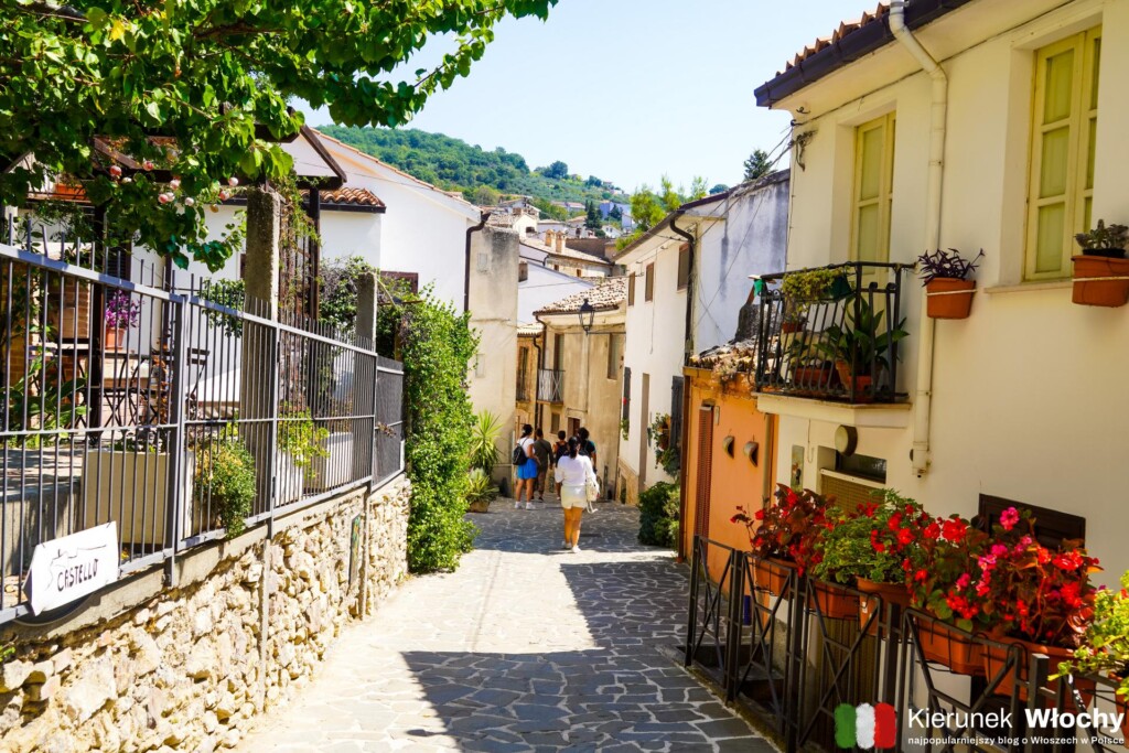 Roccascalegna, Abruzja, Włochy (fot. Łukasz Ropczyński, kierunekwlochy.pl)