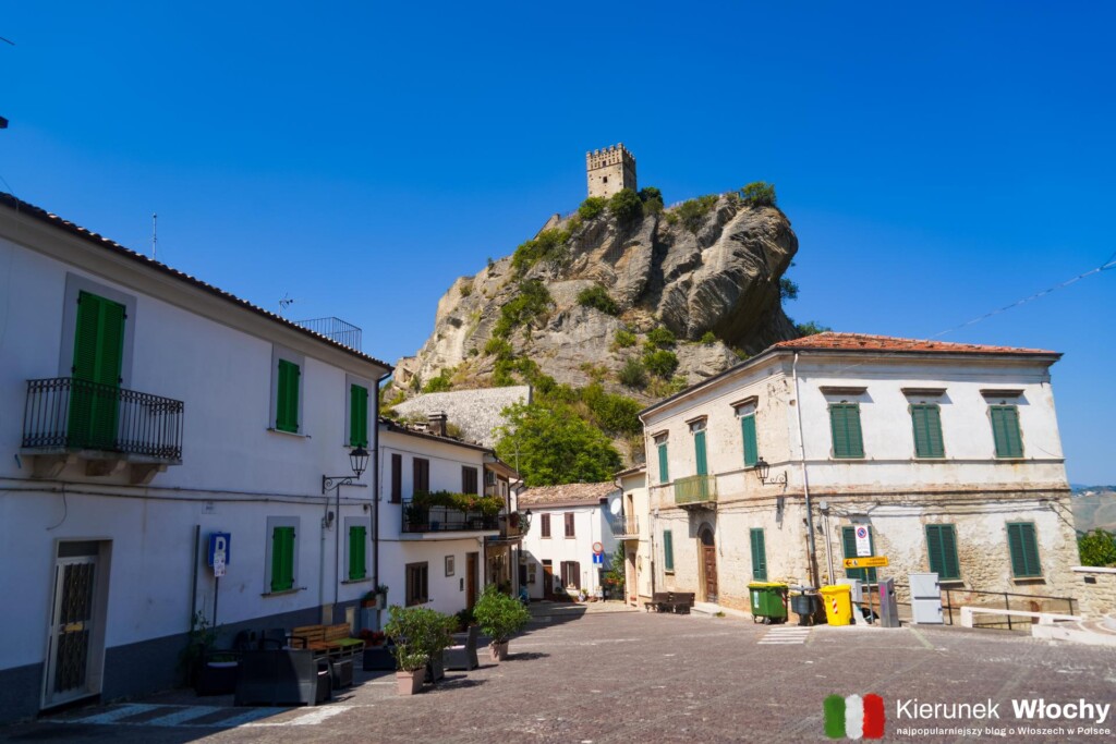 Roccascalegna, Abruzja, Włochy (fot. Łukasz Ropczyński, kierunekwlochy.pl)