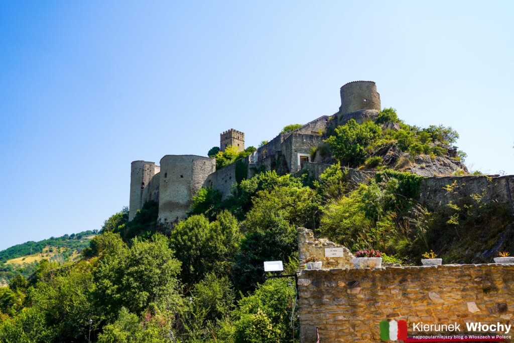 zamek w Roccascalegna, Abruzja, Włochy (fot. Łukasz Ropczyński, kierunekwlochy.pl)