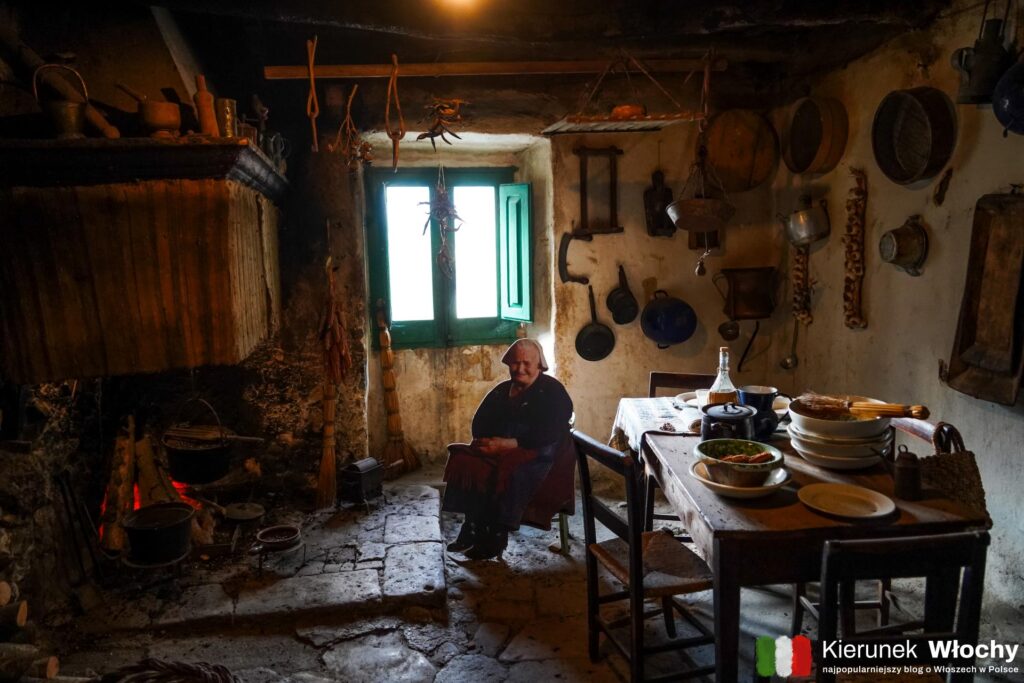 wnętrze Casa di Marlurita w Pacentro, Abruzja, Włochy (fot. Łukasz Ropczyński, kierunekwlochy.pl)