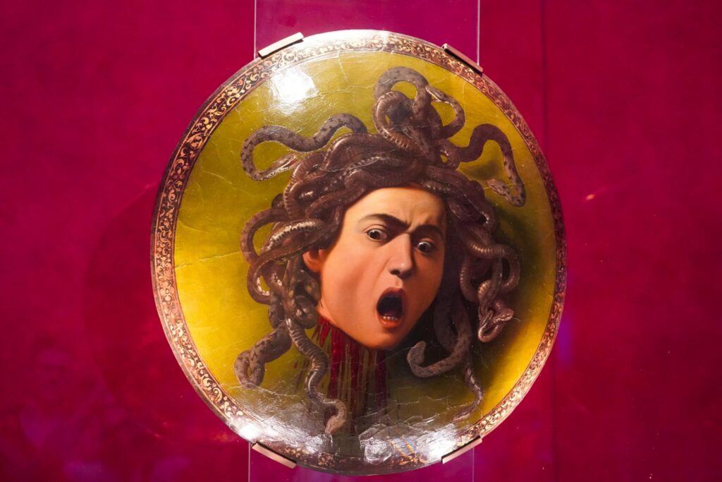 Caravaggio, Tarcza z głową Meduzy, Galeria Uffizi, Florencja (fot. Łukasz Ropczyński, kierunekwlochy.pl)