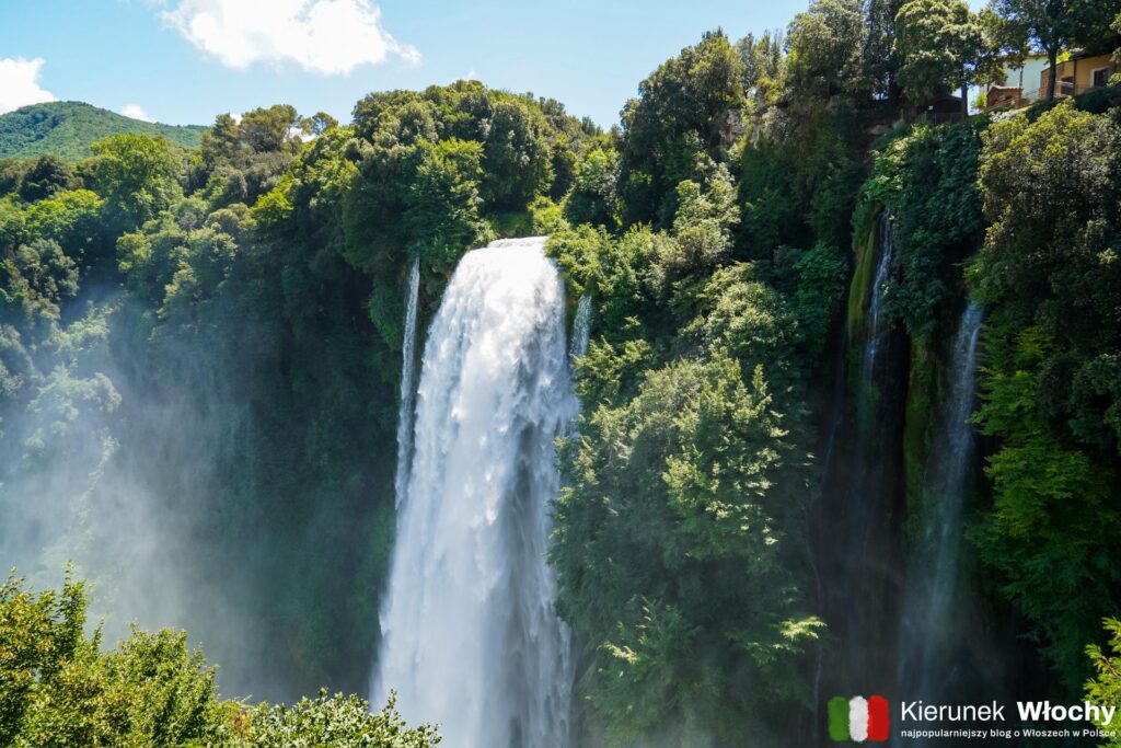 widok na wodospad z górnej części ścieżki numer 1, Cascata delle Marmore w Umbrii (fot. Łukasz Ropczyński, kierunekwlochy.pl)