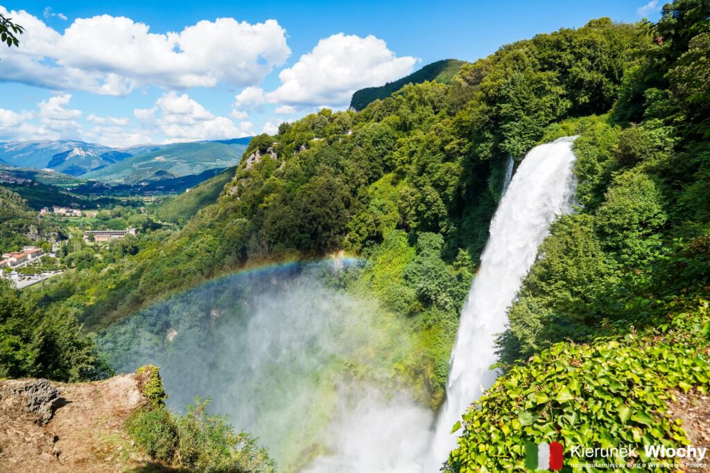 widok z tarasu w górnej części Cascata delle Marmore, Umbria, Włochy (fot. Łukasz Ropczyński, kierunekwlochy.pl)