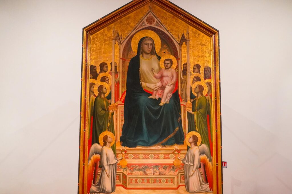 Giotto, Matka Boska z Dzieciątkiem (Maestà), Galeria Uffizi, Florencja (fot. Łukasz Ropczyński, kierunekwlochy.pl)