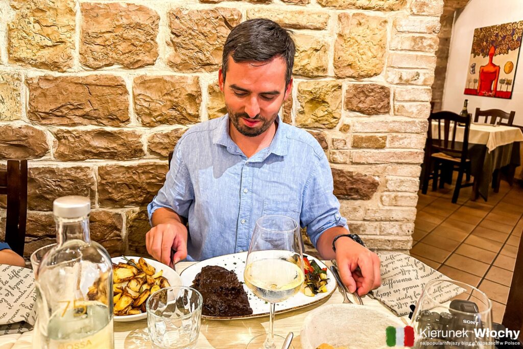 w restauracji "Il Pinturicchio" w Spello, Umbria, Włochy (fot. Joanna Ropczyńska, kierunekwlochy.pl)