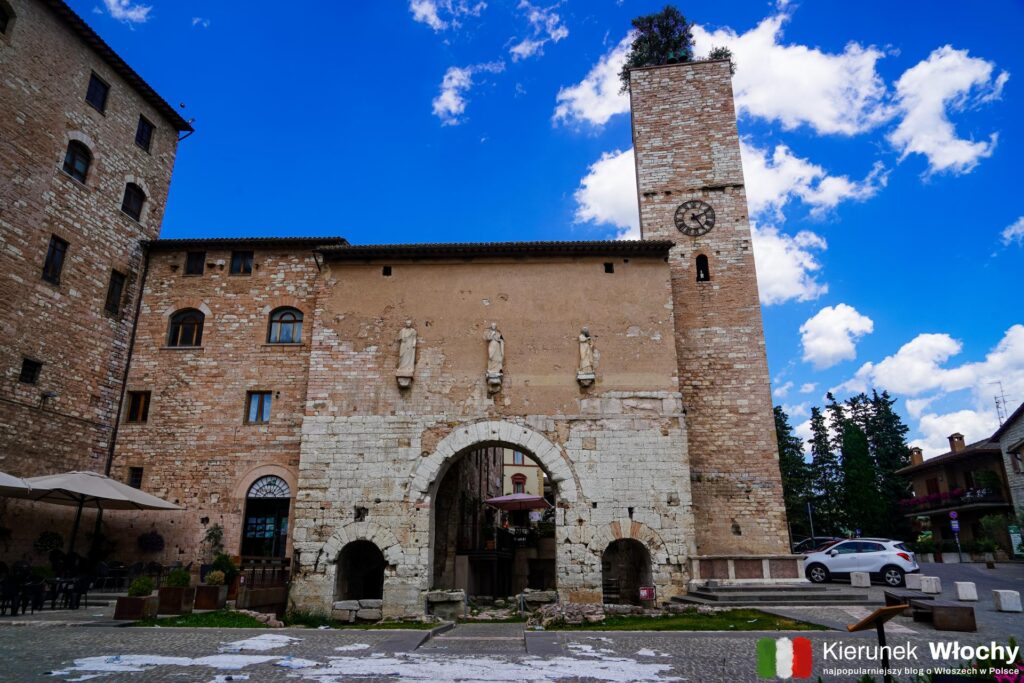 zabytkowa brama Porta Consolare wzniesiona w I w. p.n.e., Spello, Umbria, Włochy (fot. Łukasz Ropczyński, kierunekwlochy.pl)