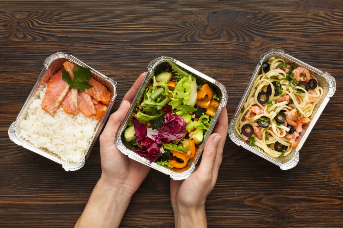 Śródziemnomorski catering dietetyczny w Warszawie? Jak najbardziej! Zobacz, jakie menu oferują najlepsze firmy działające w stolicy (fot. freepik.com) Śródziemnomorski catering dietetyczny w Warszawie? Jak najbardziej! Zobacz, jakie menu oferują najlepsze firmy działające w stolicy (fot. freepik.com)