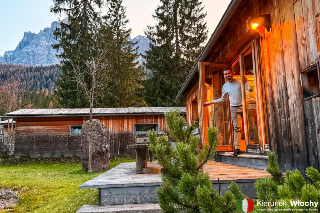 nasz domek Dolomites Lodge na kempingu Caravan Park Sexten, Południowy Tyrol, Włochy (fot. Joanna Ropczyńska, kierunekwlochy.pl)
