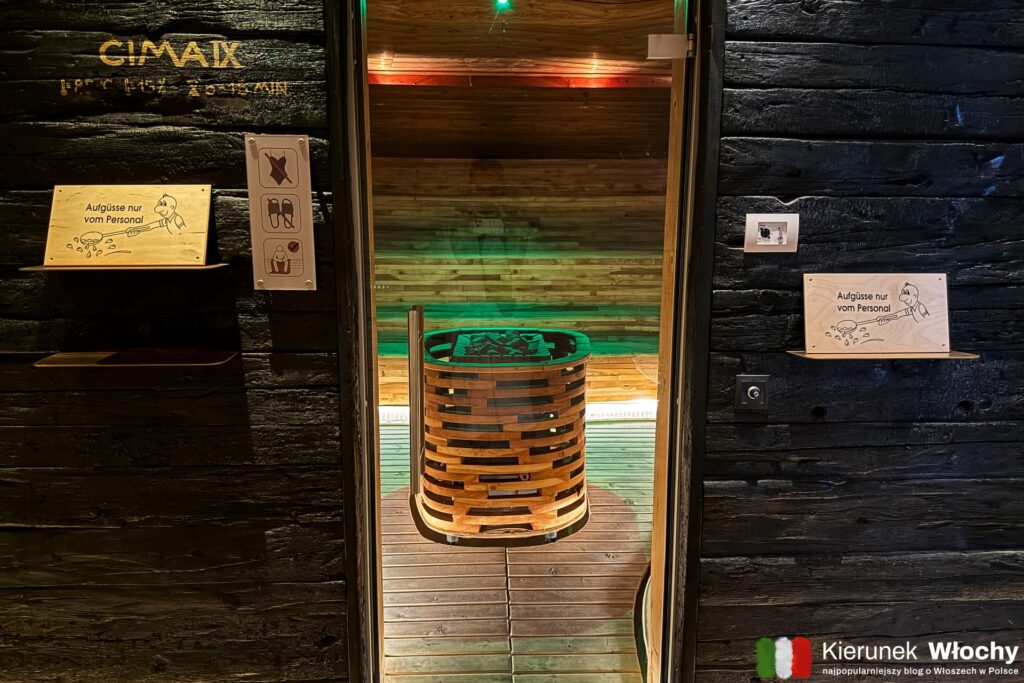 sauna fińska, w której wieczorami odbywają się seanse saunowe, Caravan Park Sexten, Południowy Tyrol, Włochy (fot. Łukasz Ropczyński, kierunekwlochy.pl)