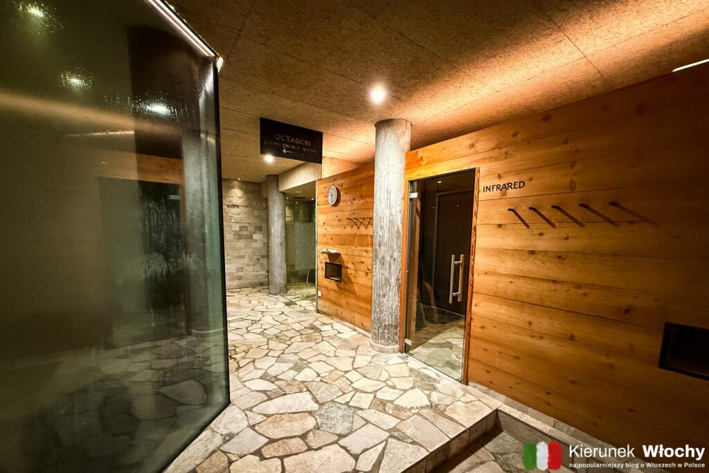 strefa z sauną, małym basenem i prysznicami, którą można wynająć na wyłączność, saunarium w Caravan Park Sexten, Południowy Tyrol, Włochy (fot. Łukasz Ropczyński, kierunekwlochy.pl)