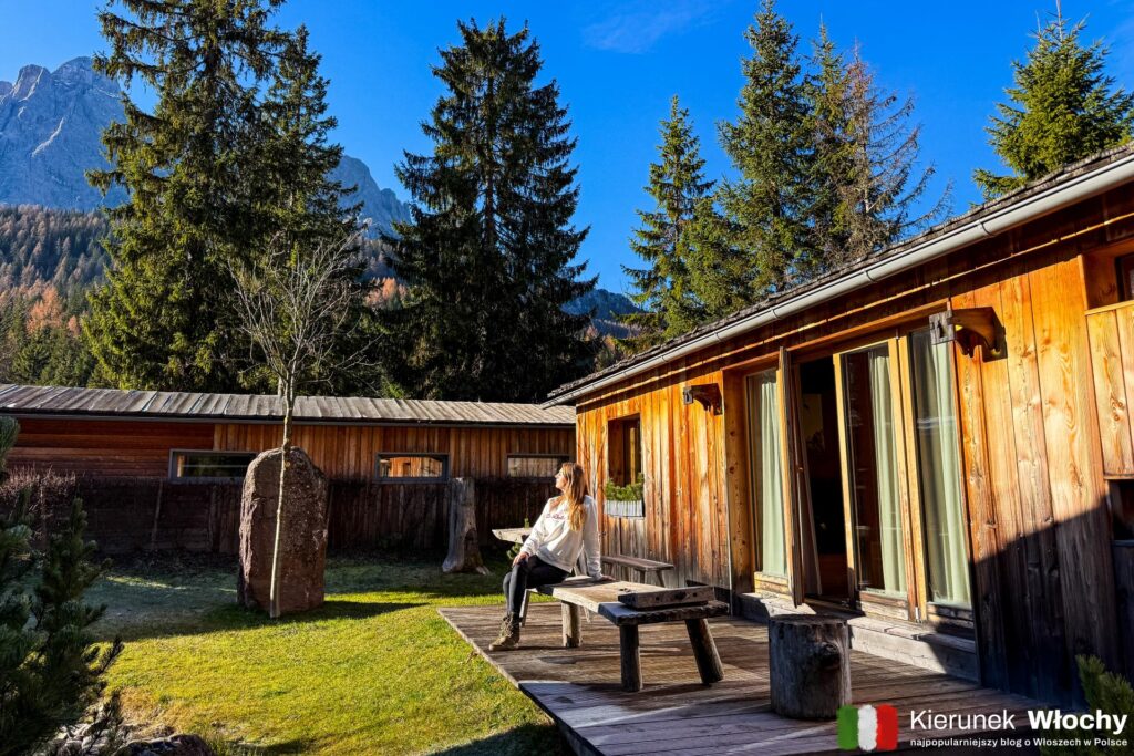 nasz domek Dolomites Lodge na kempingu Caravan Park Sexten, Południowy Tyrol, Włochy (fot. Łukasz Ropczyński, kierunekwlochy.pl)