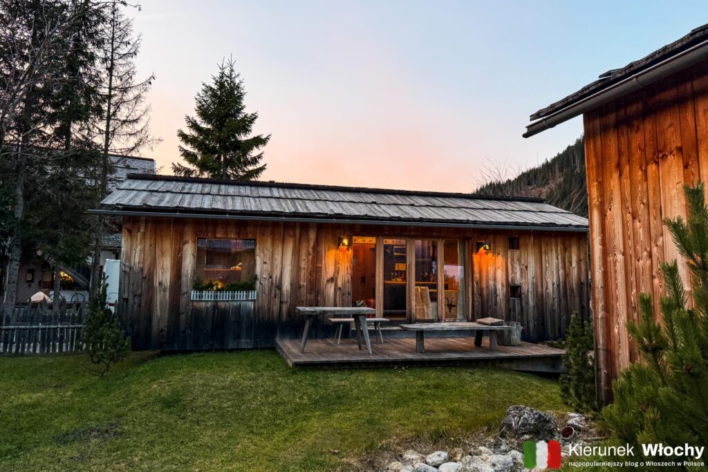nasz domek Dolomites Lodge na kempingu Caravan Park Sexten, Południowy Tyrol, Włochy (fot. Łukasz Ropczyński, kierunekwlochy.pl)