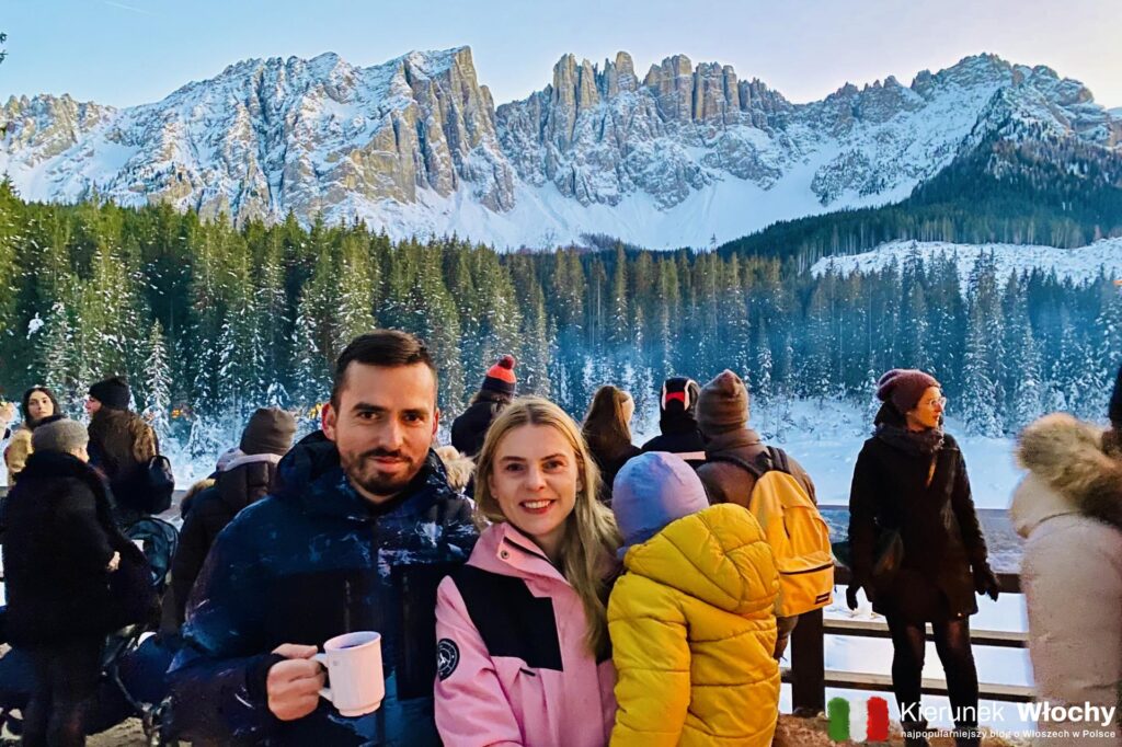 bożonarodzeniowy jarmark nad zamarzniętym jeziorem Carezza / Karersee, Południowy Tyrol / Südtirol, Włochy (fot. Łukasz Ropczyński, kierunekwlochy.pl)