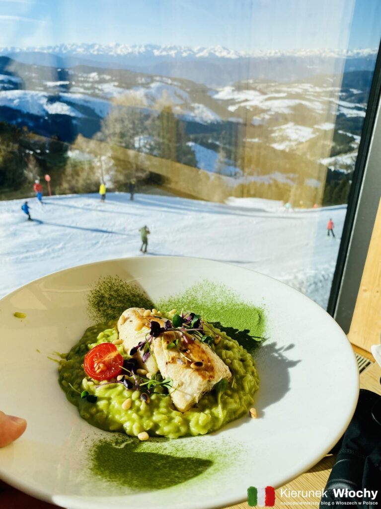 risotto z rybą, sosną górską i orzeszkami pinii w Schronisku Oberholz, Południowy Tyrol / Südtirol, Włochy (fot. Łukasz Ropczyński, kierunekwlochy.pl)