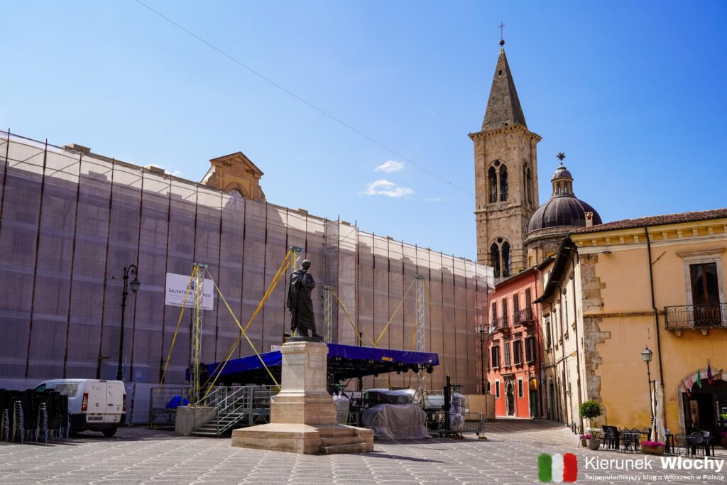 Posąg Owidiusza czyli Statua di Ovidio w Sulmonie, Abruzja, Włochy (fot. Łukasz Ropczyński, kierunekwlochy.pl)