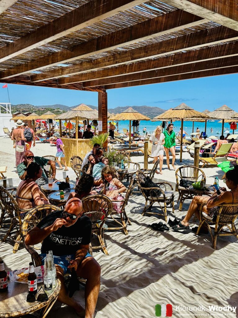 znajdujący się przy plaży bar Chiosco di Notteri, plaża Porto Giunco, Villasimius, Sardynia (fot. Łukasz Ropczyński, kierunekwlochy.pl)