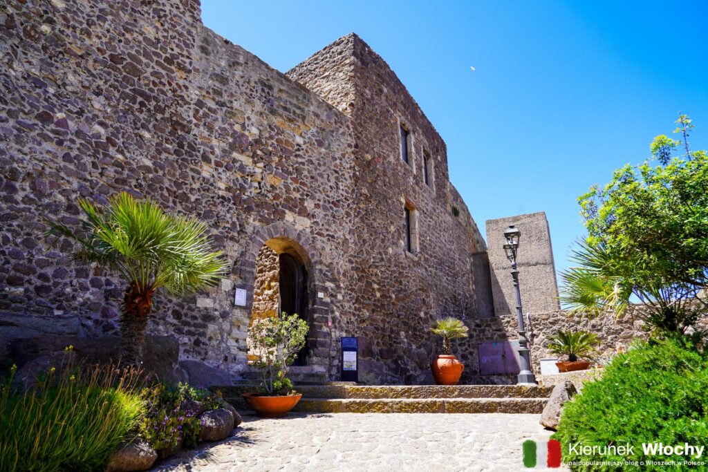Castello dei Doria w Castelsardo, Sardynia, Włochy (fot. Łukasz Ropczyński, kierunekwlochy.pl)
