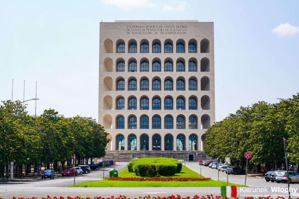 Palazzo della Civiltà Italiana nazywane też Kwadratowym Koloseum, EUR, Rzym (fot. Łukasz Ropczyński, kierunekwlochy.pl)