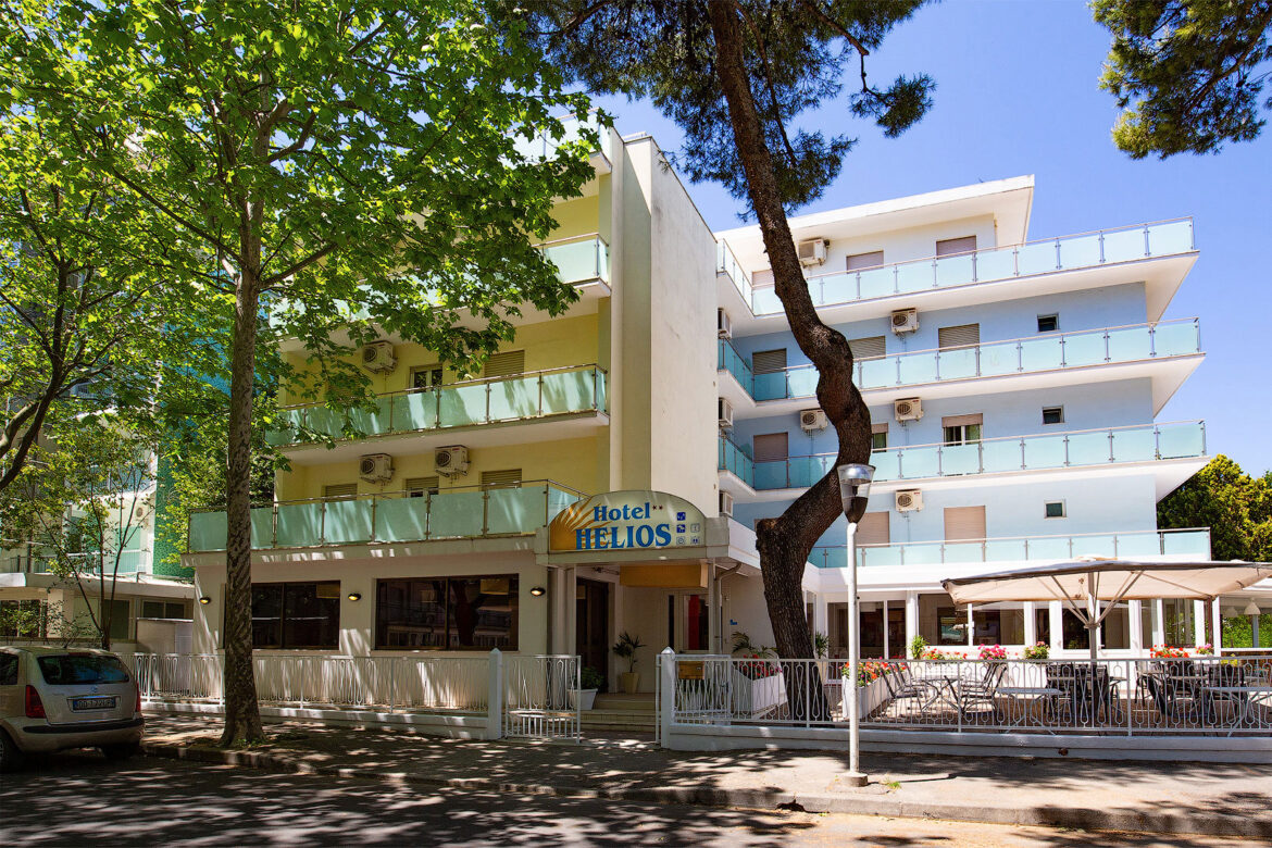Hotel Helios na Riwierze Adriatyckiej – rodzinne pokoje, serwis plażowy i pełne wyżywienie w ramach pobytu (fot. Hotel Helios)