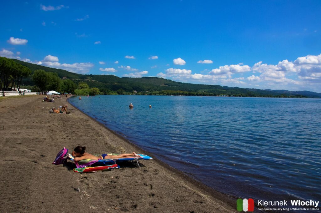 plaża Il Guadetto w miejscowości Bolsena, jezioro Bolsena, Włochy (fot. Łukasz Ropczyński, kierunekwlochy.pl)