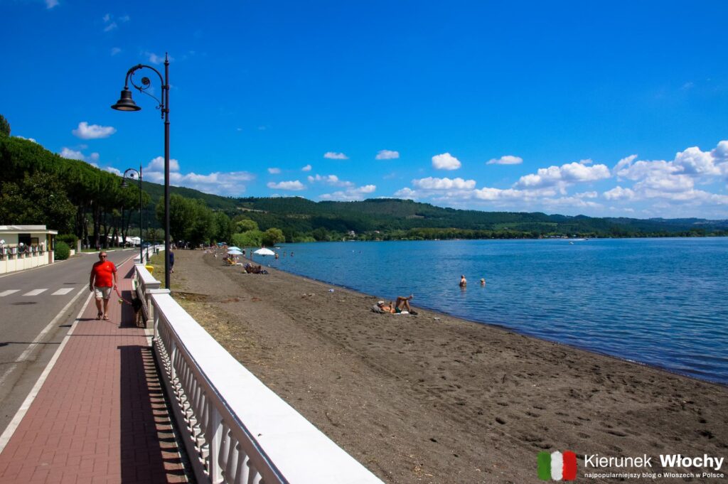 plaża Il Guadetto w miejscowości Bolsena, jezioro Bolsena, Włochy (fot. Łukasz Ropczyński, kierunekwlochy.pl)