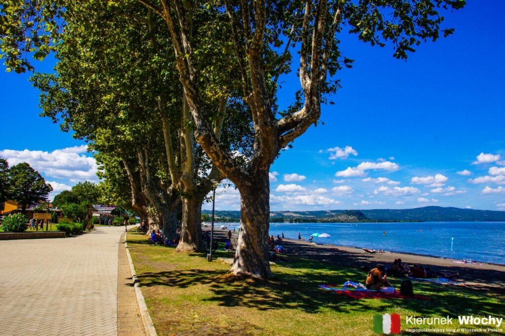 plaża w Capodimonte, jezioro Bolsena, Włochy (fot. Łukasz Ropczyński, kierunekwlochy.pl)
